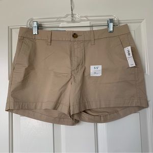 NWT tan Old Navy 3.5” chino shorts, size 8